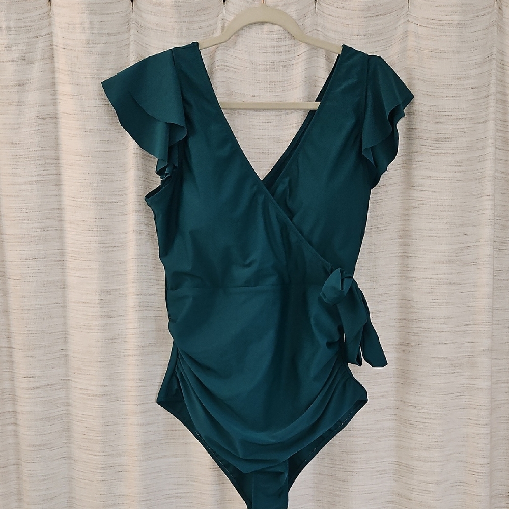 NWT Women's One Piece Swimsuit Size XXL